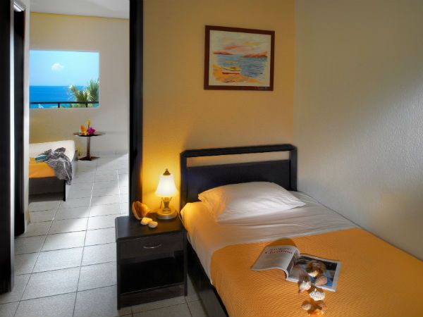 hoteli grcka/akti elias/lily ann/lily-ann-beach-hotel-family-suites-600.jpg